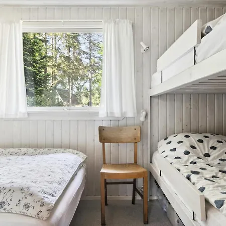 Connect In A Cosy Wooden Knebel