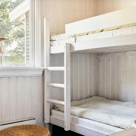 Connect In A Cosy Wooden Knebel